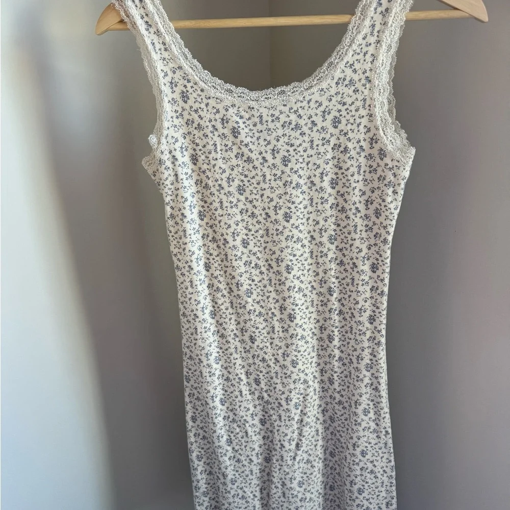 Brandy Melville Blue Floral Lace Top - Picture 3 of 3